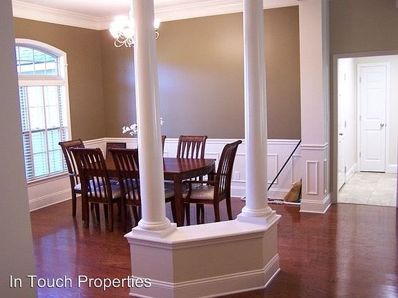 3rd image of 4465 Kenilworth Cir