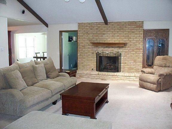 3rd image of 605 Green Oak Dr
