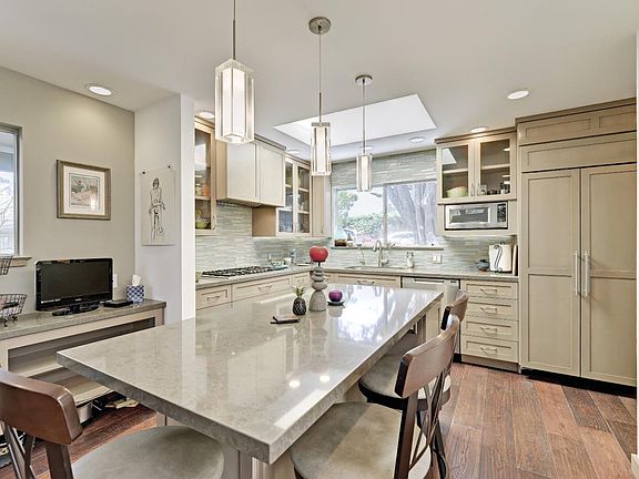 4th image of 322 Los Altos Dr