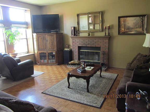 4th image of 43309 Carol Dr