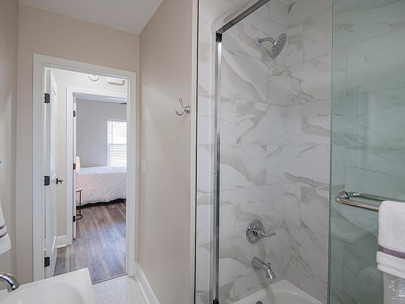 5th image of 3091 N 16th Ave