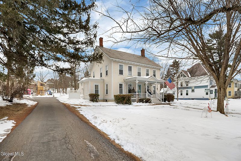 4th image of 8 Pine Street