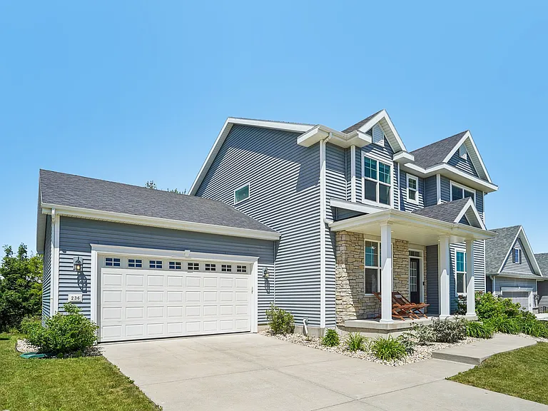 236 Sunshine Ln — Photo 2
