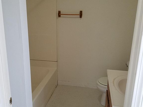 4th image of 28 Garnet St #Br