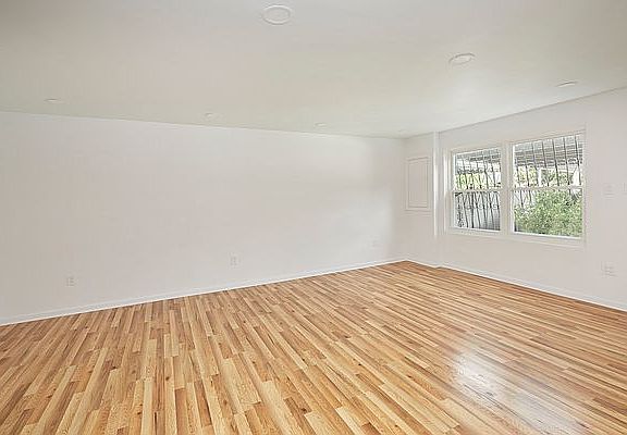 2nd image of 598 Beech Ter #2