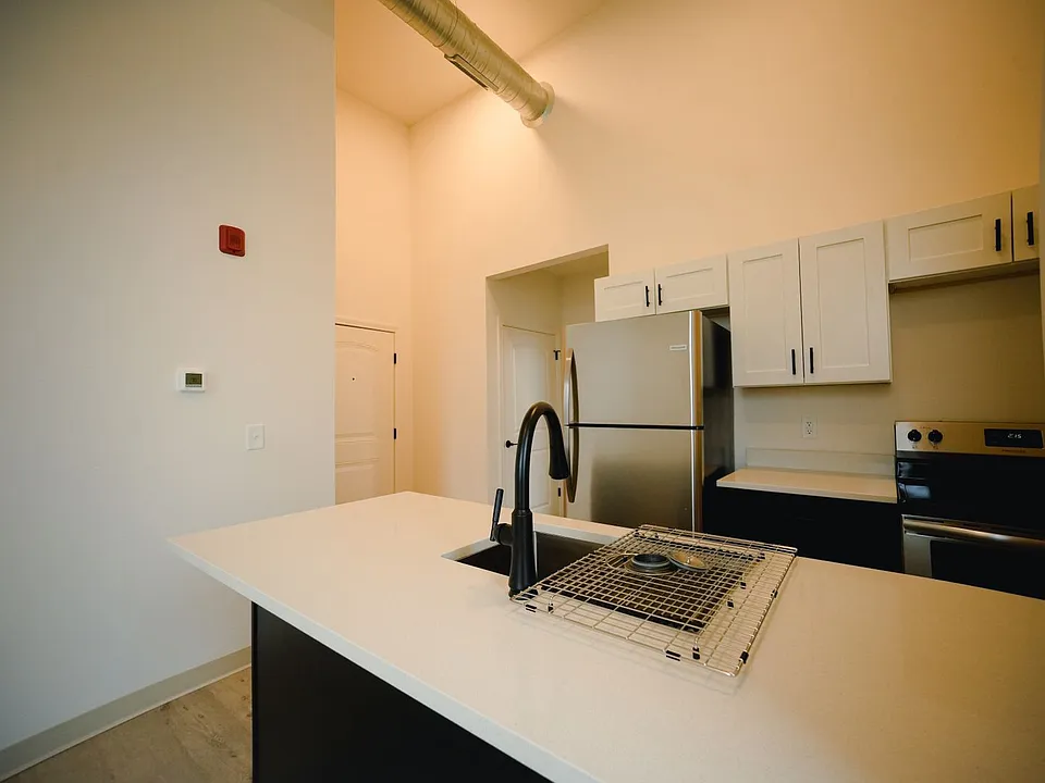 350 N Main St