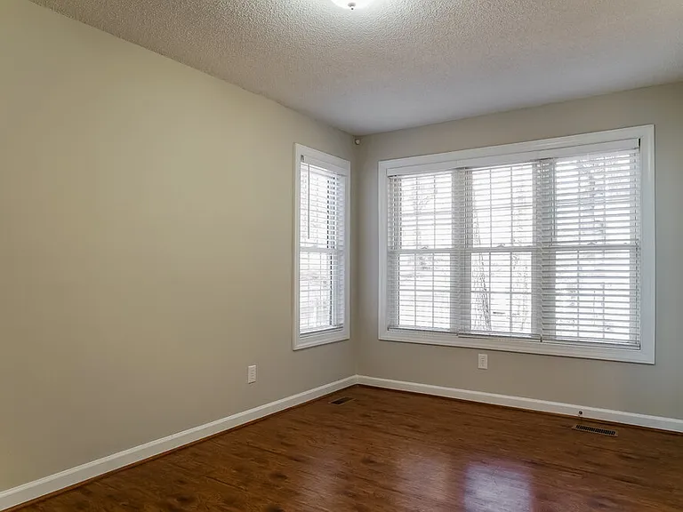 602 Coventry Dr — Photo 7