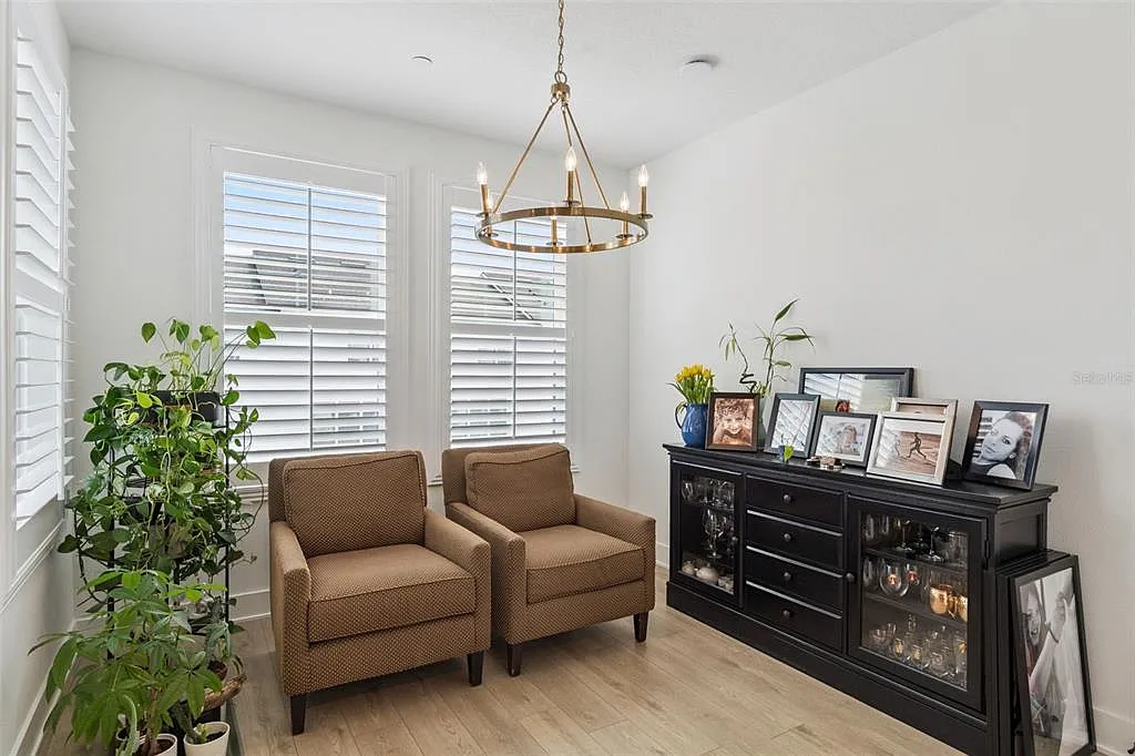 3 bed, 3.5 bath, 2072 sqft, $4,000 — Photo 4