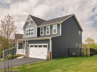 105 Red Pine Dr, Coraopolis, PA 15108