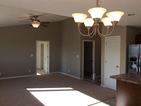 3rd image of 2817 Queencastle Dr