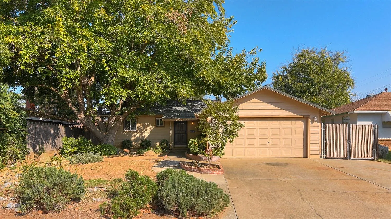2573 Ribier Way photo 1