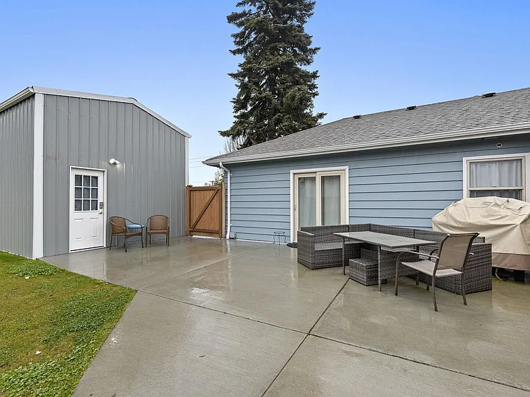 1627 E Broadway St — Photo 25