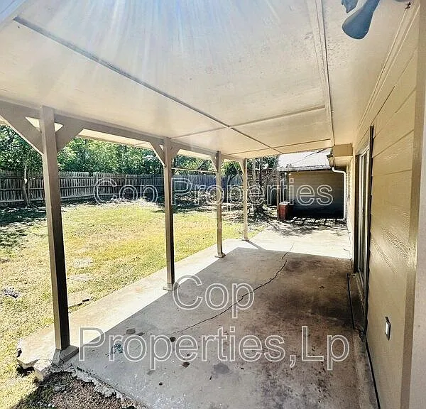 14810 Ridge Hill Dr — Photo 15