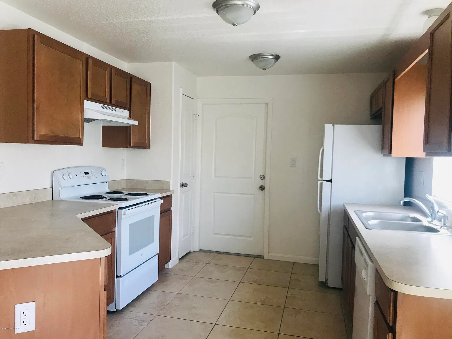 2 bed, 2.0 bath, 1147 sqft, $1,800 — Photo 2