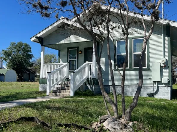 506 S Goodrich St, Seguin, TX 78155