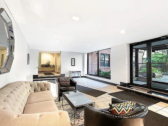 4th image of 10 Franklin Ave APT 6C