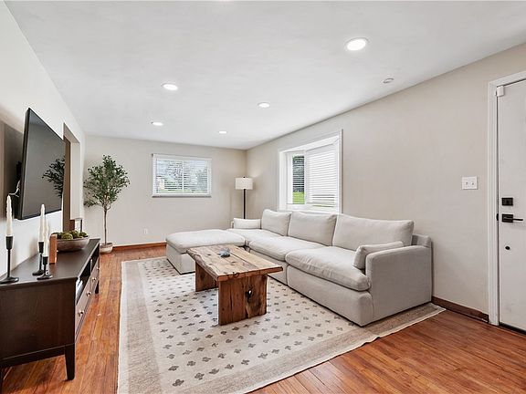 4th image of 101 Selvin Dr
