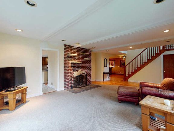 5th image of 736 Park Dr