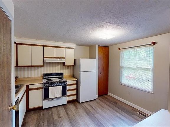 5th image of 327 Laporte Ct