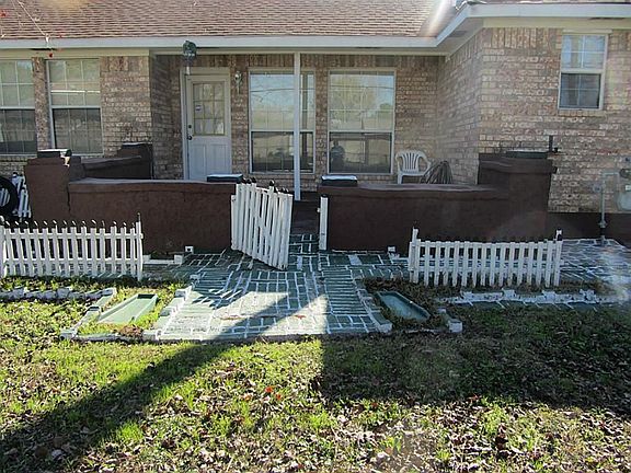 3rd image of 8343 Tavenor Ln