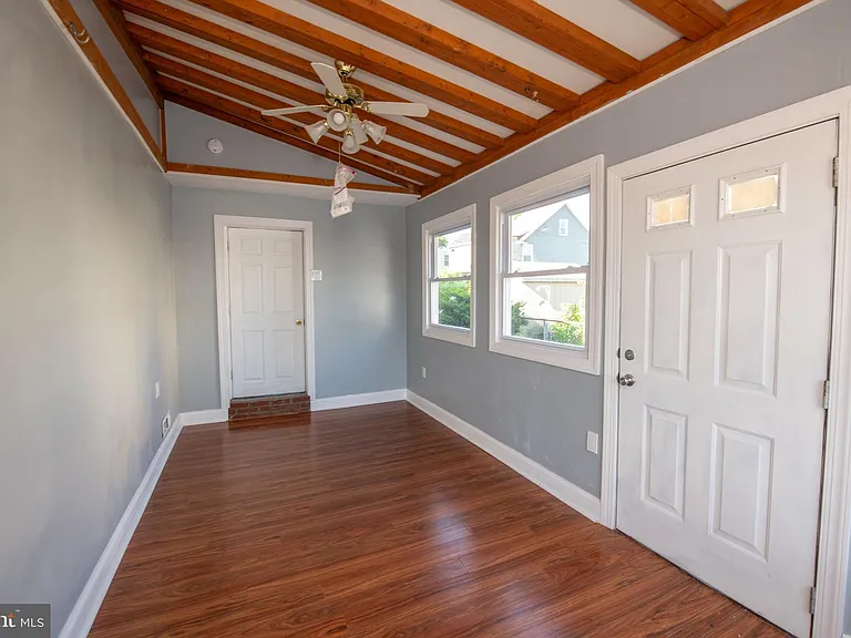 606 Green St — Photo 7