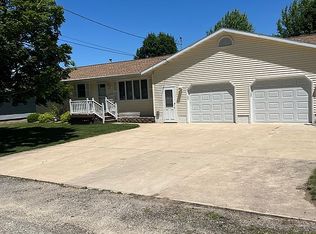 808 9th Ave SE, Independence, IA 50644