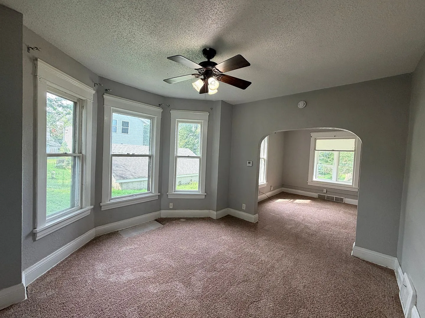 2 Bedroom, 1 Bath Home for Rent in Moline, IL — Photo 4