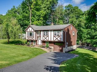 26 Tall Oaks Rd, Sparta, NJ 07871