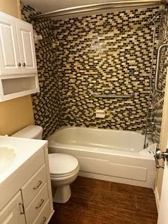 5820 N Church Ave #221 — Photo 7