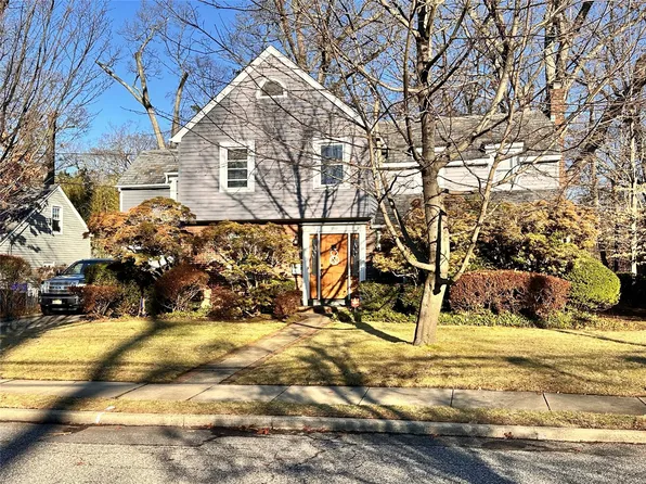 180 Moore Avenue, Freeport, NY 11520
