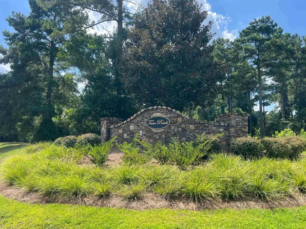 300 Twin Ponds Dr, Havana, FL 32333