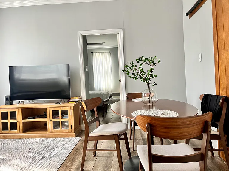 7812 Hudson Ave — Photo 5