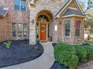 384 Fossil Rock Dr, Azle, TX 76020