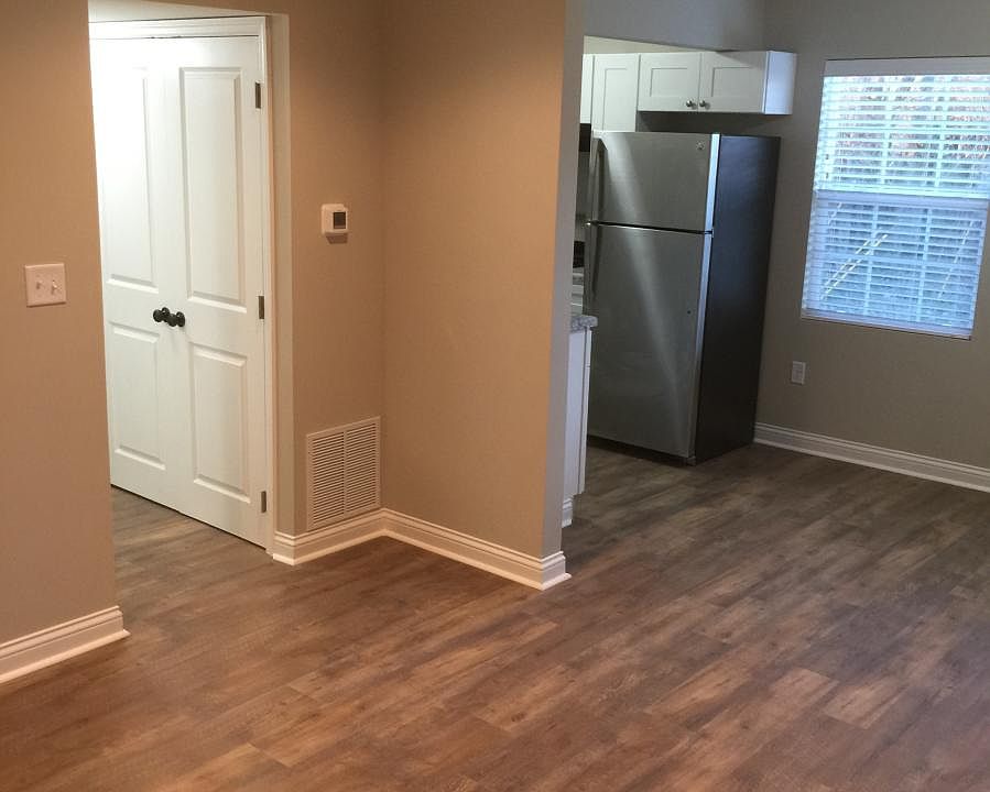 1st image of 210 Geri Ln