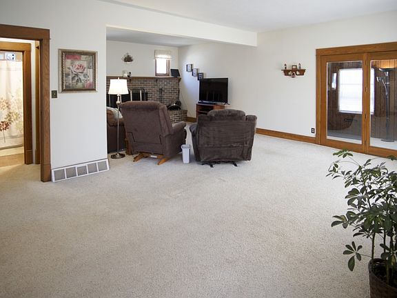 3rd image of 2606 Shields Ave