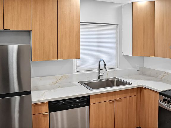 4th image of 3739-41 Jewell St #1