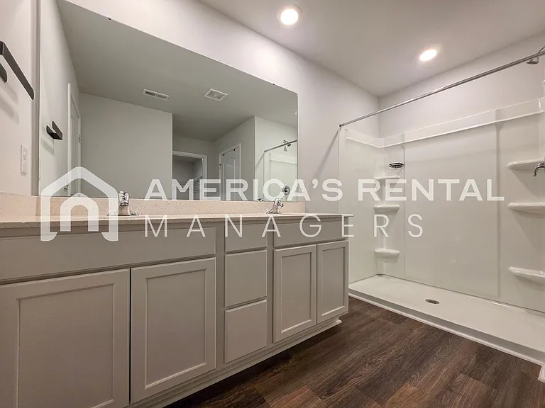 1508 Heritage Cir SE — Photo 33
