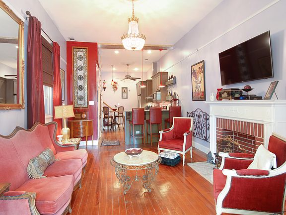 2nd image of 2009 Burgundy St