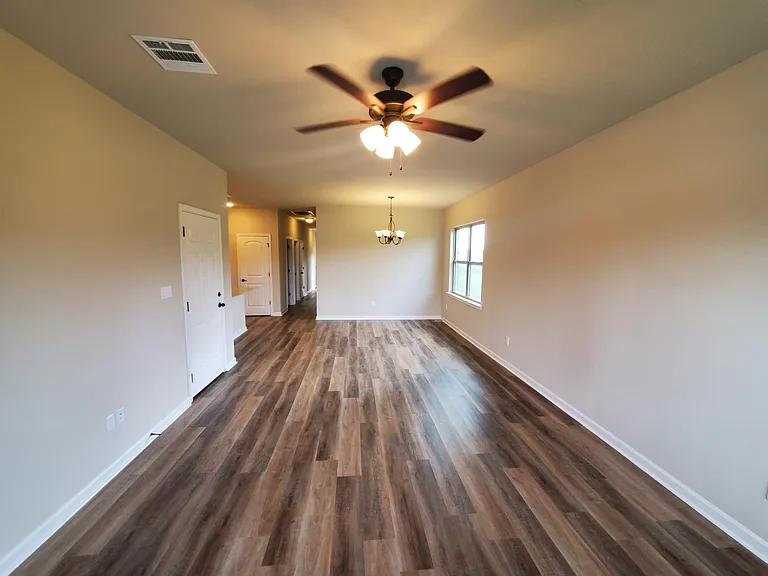 3052 S Roth Ave — Photo 4