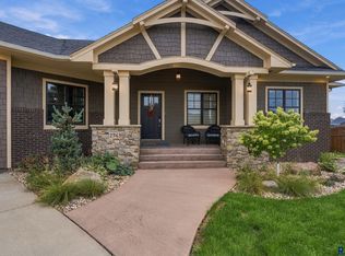2743 S Burns Knoll Cir, Sioux Falls, SD 57110