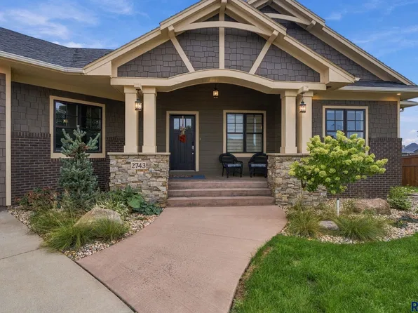 2743 S Burns Knoll Cir, Sioux Falls, SD 57110