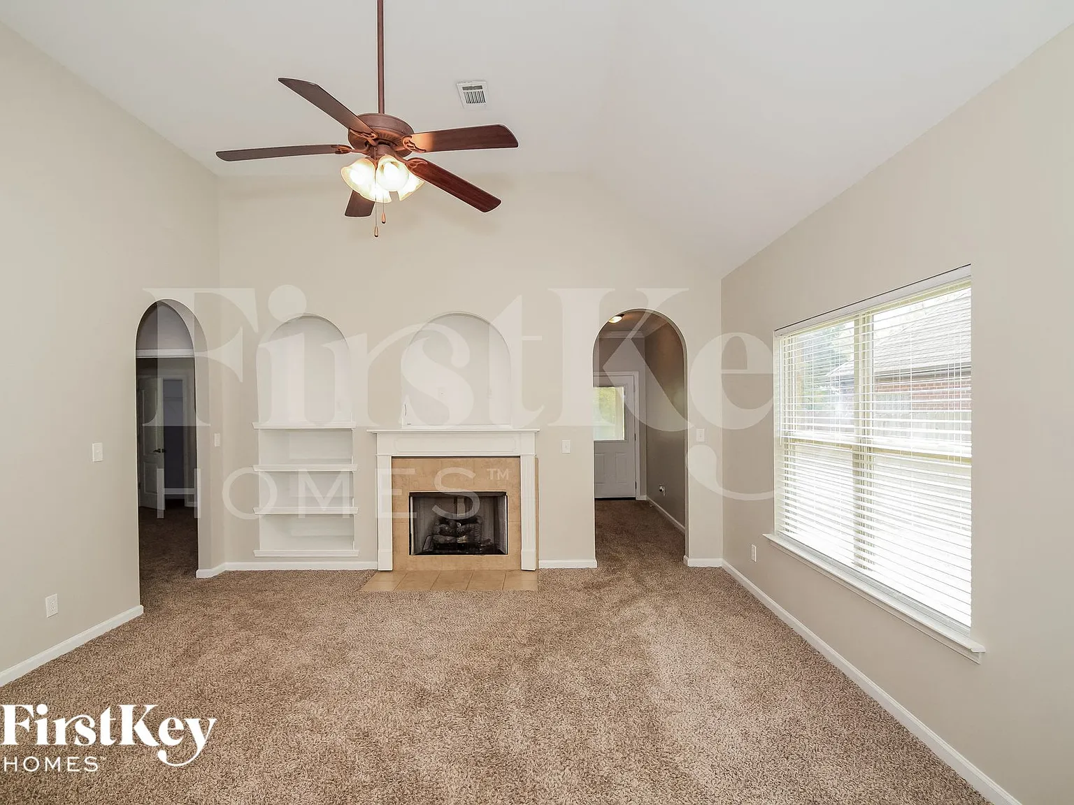 3 bed, 2.0 bath, 1565 sqft, $1,745 — Photo 3