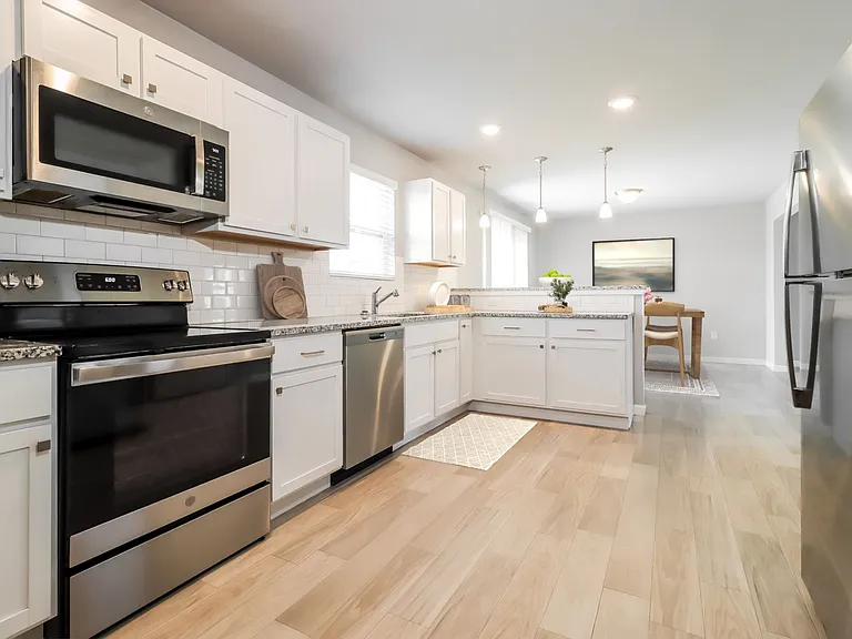2142 Farm Valley Dr — Photo 3