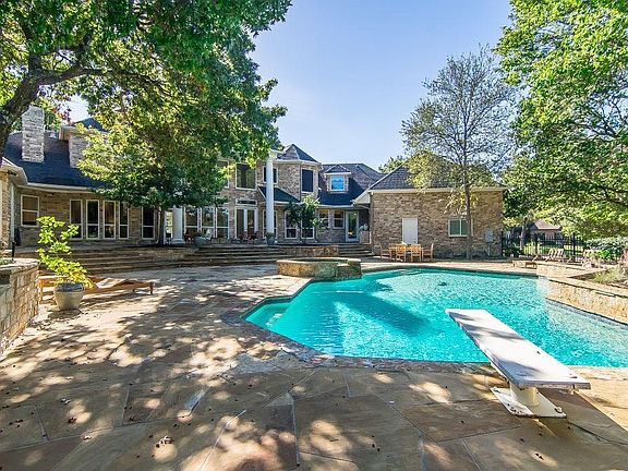 3rd image of 471 Oakwood Trl