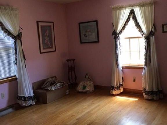 3rd image of 2141 Windsor Ave