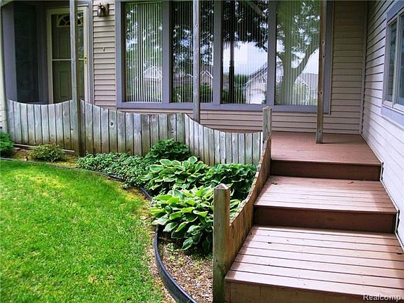 5th image of 3761 Woodland Dr