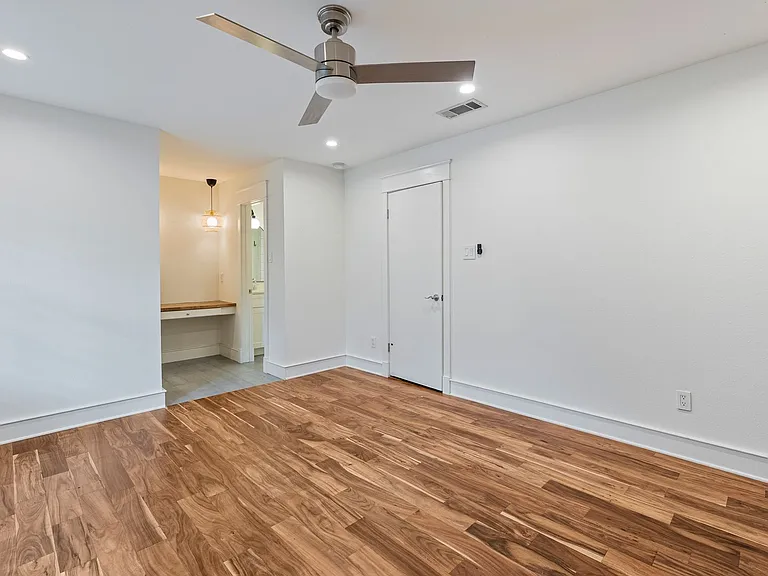 2607 N Shields Dr — Photo 12