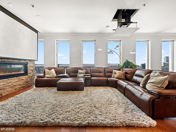 4th image of 1250 S Michigan Ave #290