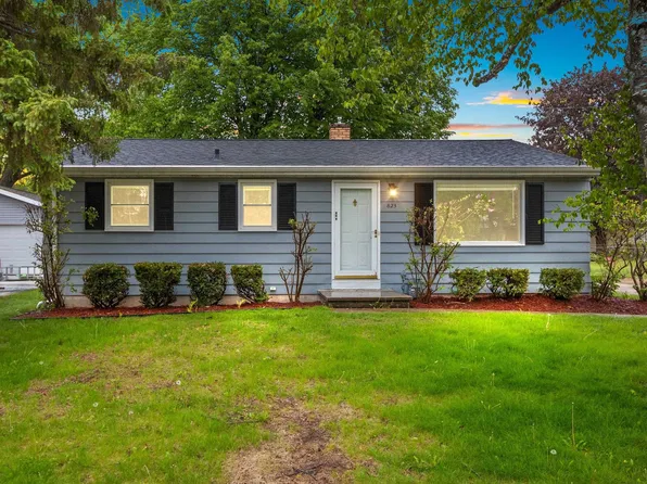 823 Sunny Ln, Green Bay, WI 54304