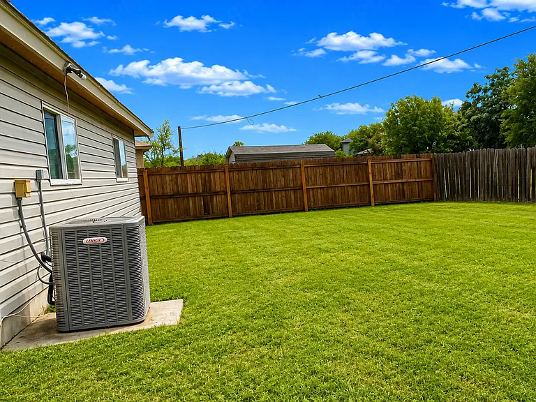 8206 Longhorn Ridge Dr — Photo 16